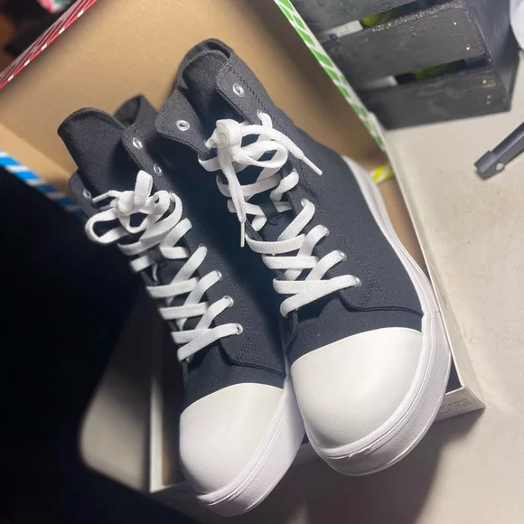 I have one pair of mid Air Force 1s and two pairs of vans I need the money fast